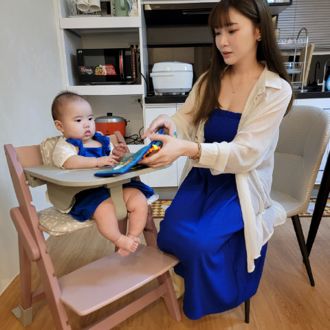 【YIPPY】 輕巧好收納的全成長型原木高腳椅YIPPY