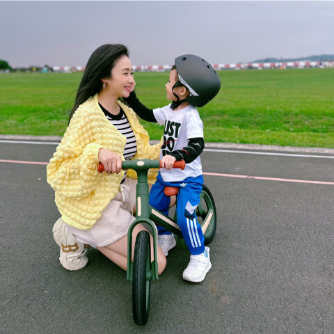 【Skyler】爸媽的放空好時光就靠 agape Skyler折疊滑步車